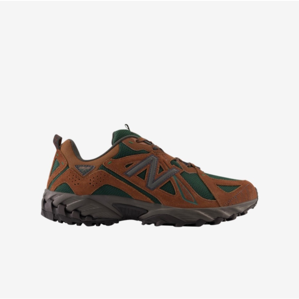 New balance shoes. Fits a size 7-7.5 women